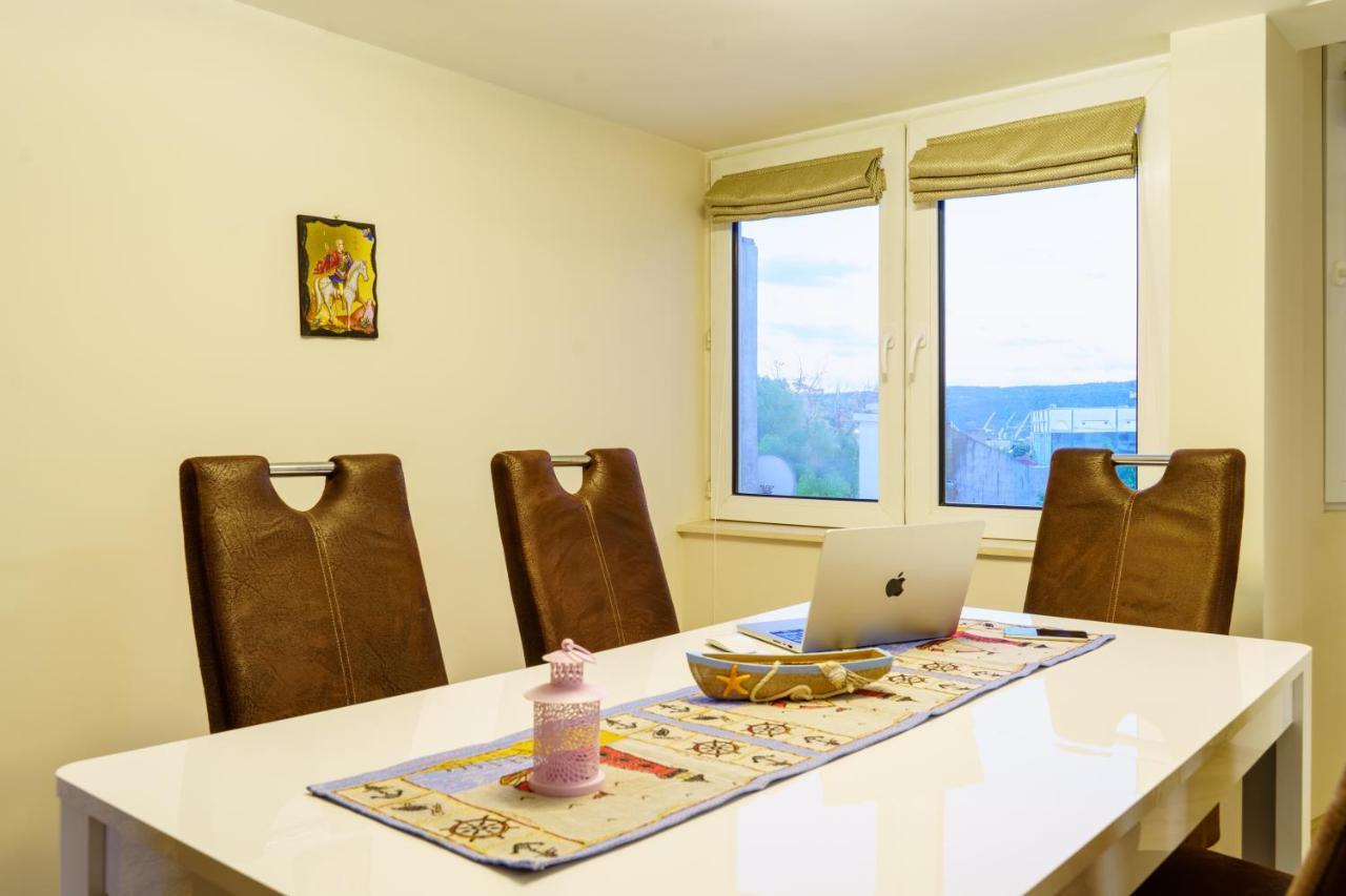Centrally Located Apartment In Varna ภายนอก รูปภาพ